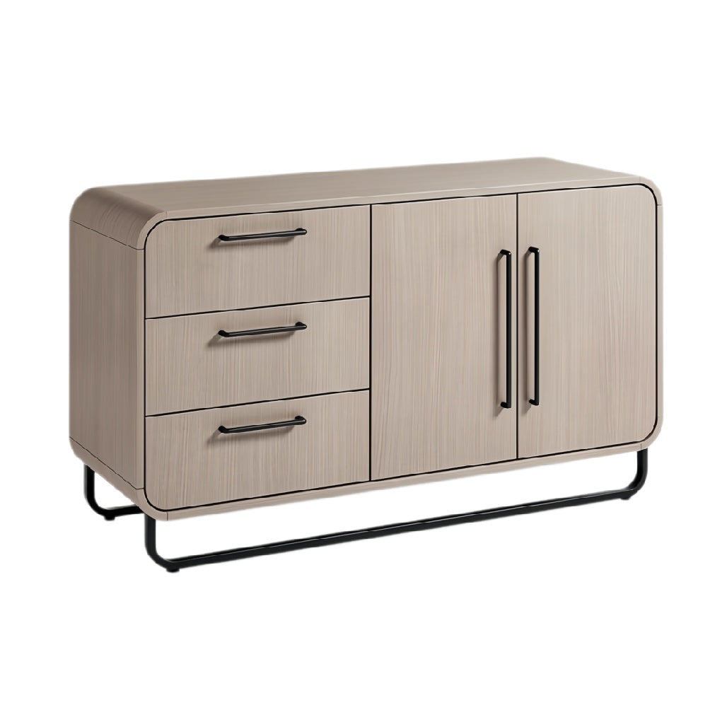 Moderne kast met metalen handgrepen en minimalistisch design